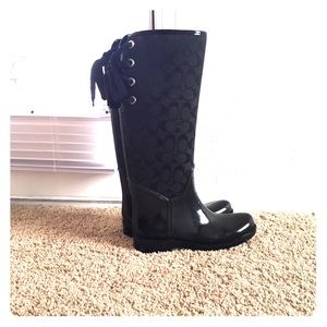 SOLD ON Ⓜ️ Coach lace up rain boots
